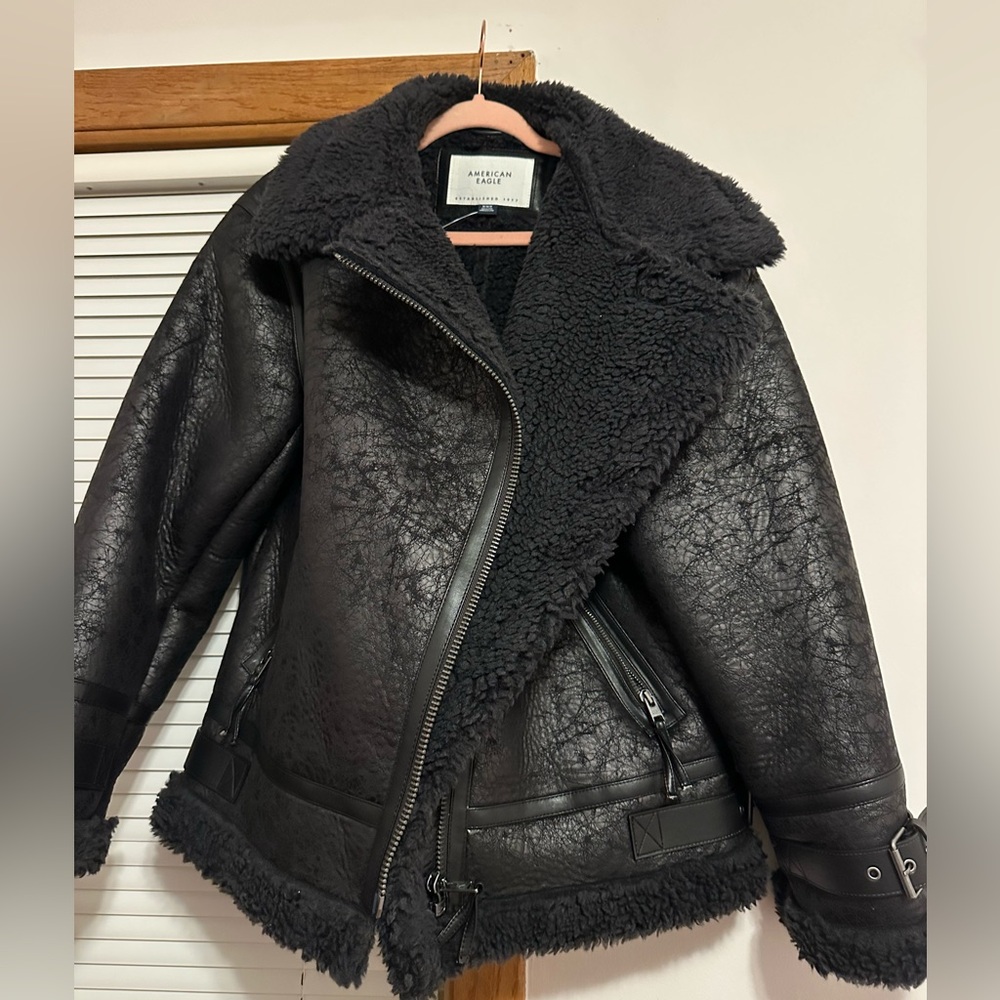 American Eagle boyfriend fit size Medium Sherpa faux leather jacket